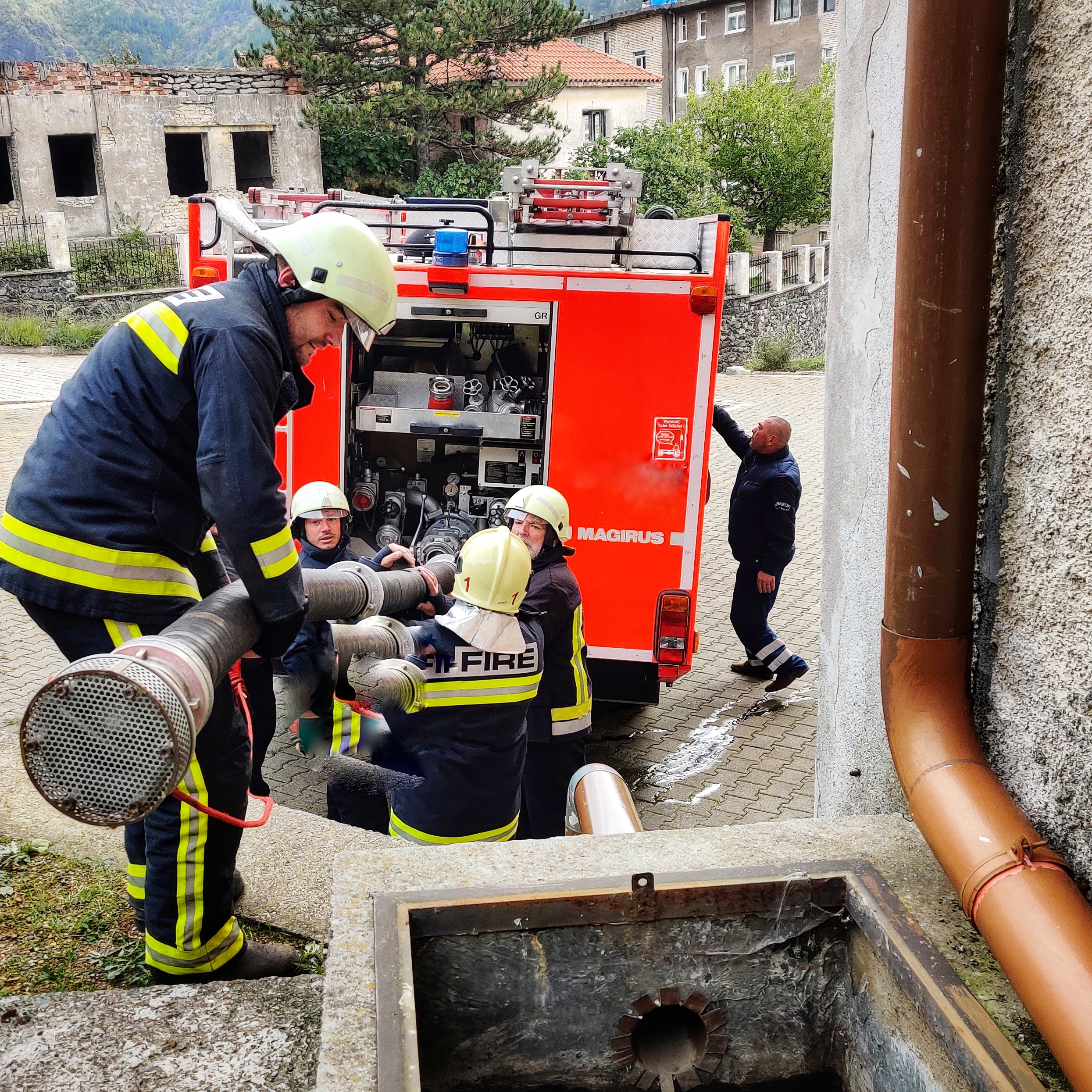 Read more about the article Ein Feuerwehrauto für Fushë-Arrëz